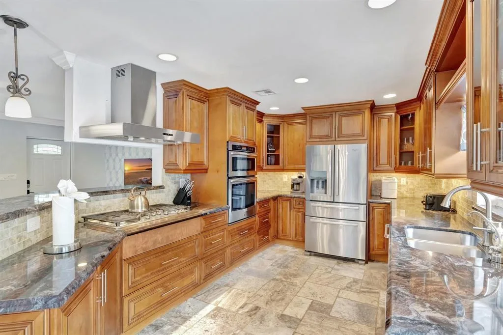 925 NE 25th Avenue, Pompano Beach, FL 33062 photo 10