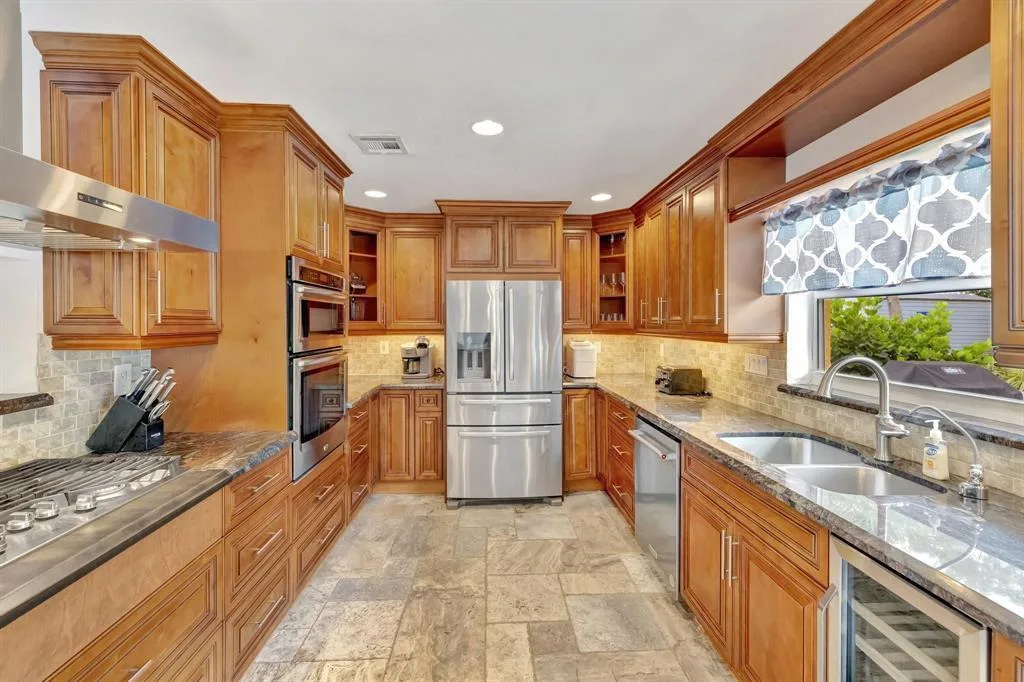 925 NE 25th Avenue, Pompano Beach, FL 33062 photo 11