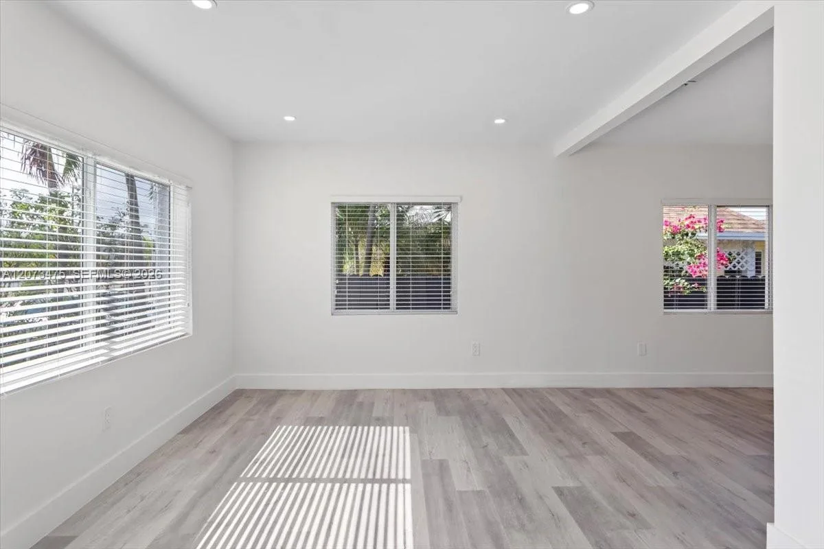 449 E 10th St, Hialeah, FL 33010 photo 4