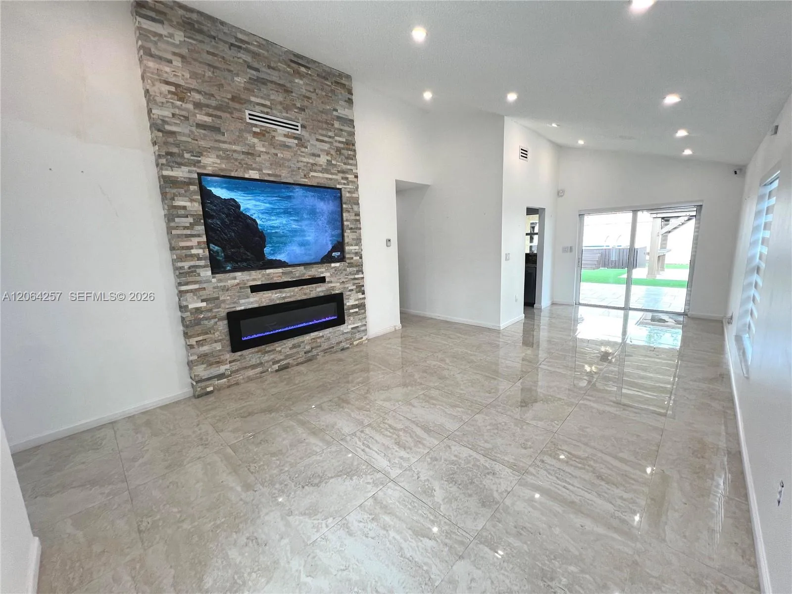 955 NW 106th Ave Cir, Miami, FL 33172