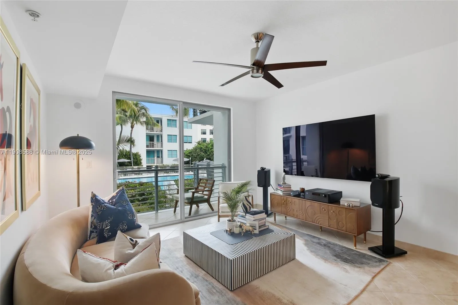 110 Washington Ave # 2420, Miami Beach, FL 33139
