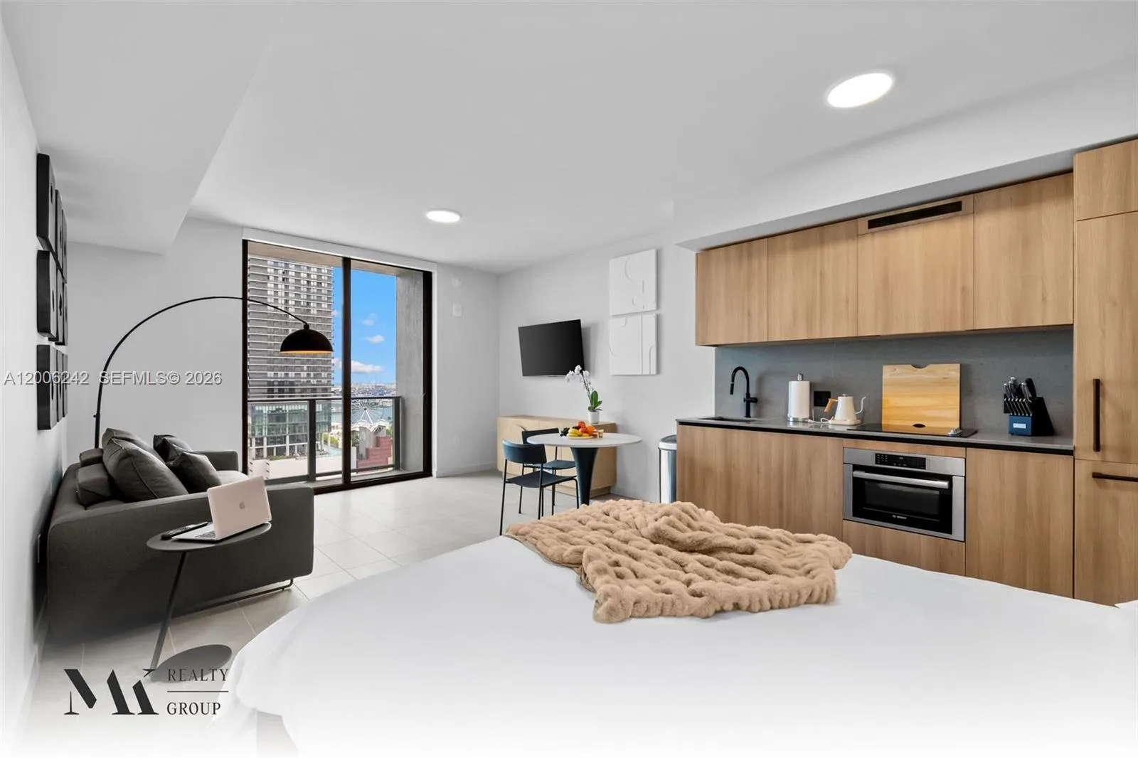 121 NE 5 # 2700, Miami, FL 33132 photo 2