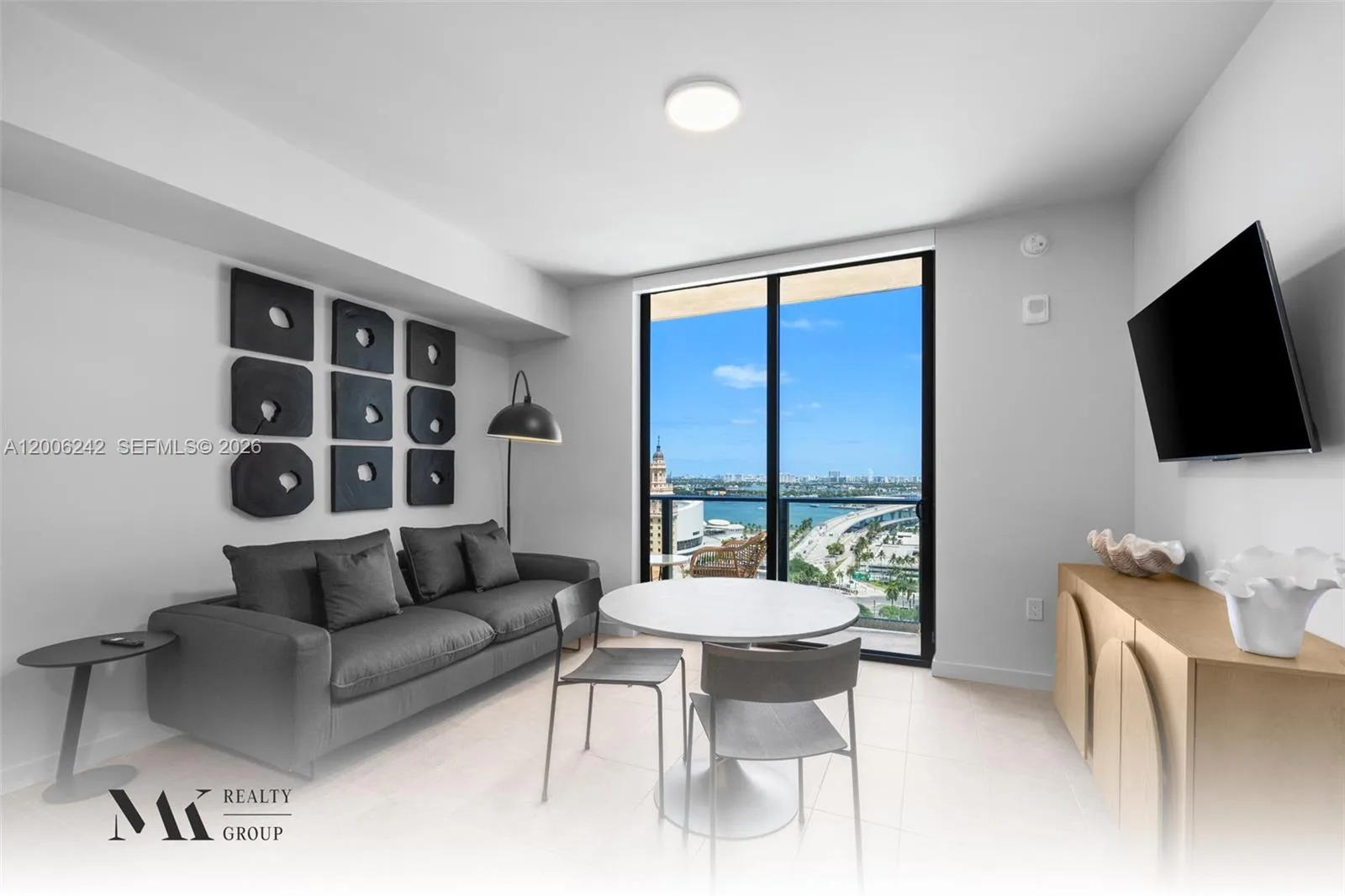 121 NE 5 # 2700, Miami, FL 33132 photo 3
