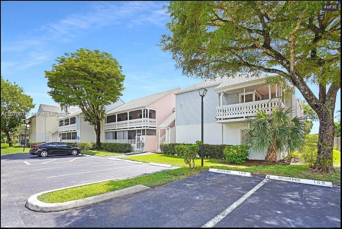 10521 Mahogany Key Cir # 207, Miami, FL 33196