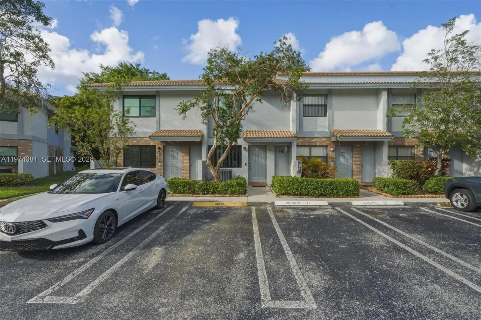 9853 Riverside Dr # 8-24, Coral Springs, FL 33071