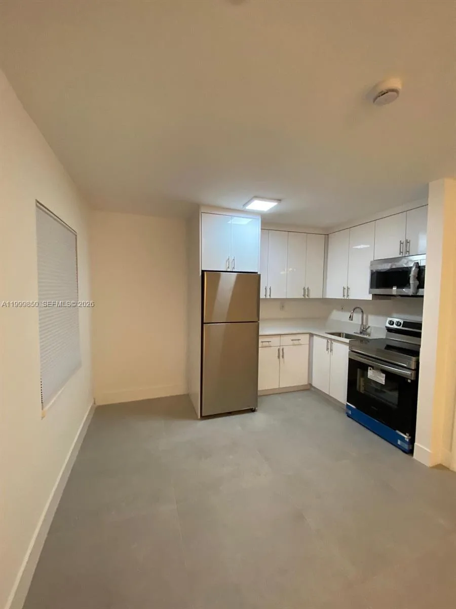 619 NE 3rd St # 18, Hallandale Beach, FL 33009