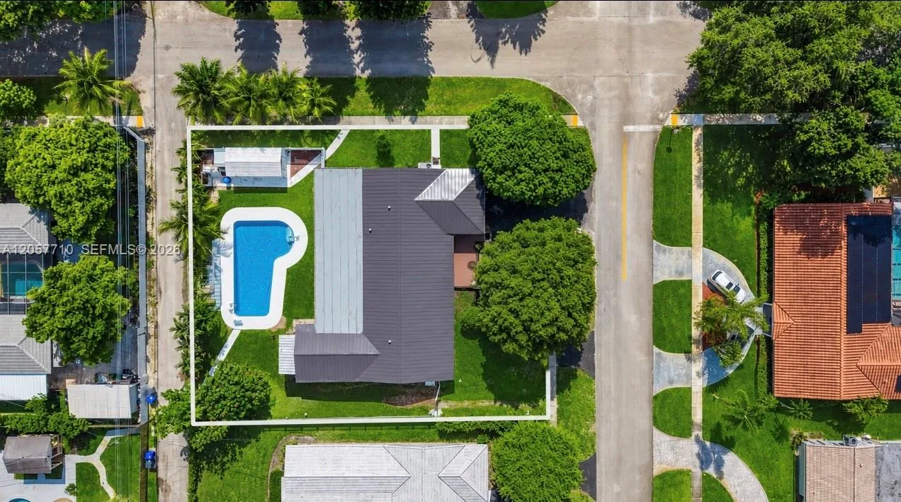5001 Madison St, Hollywood, FL 33021 photo 2