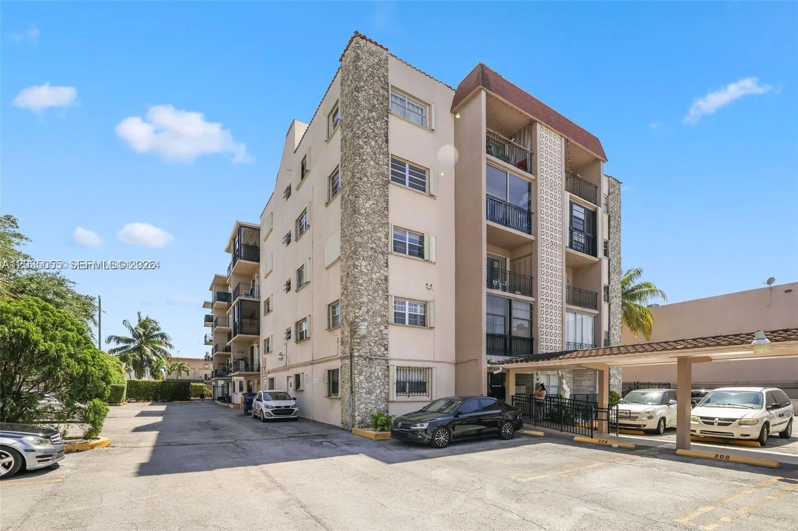 3640 NW 9th St # 302, Miami, FL 33125