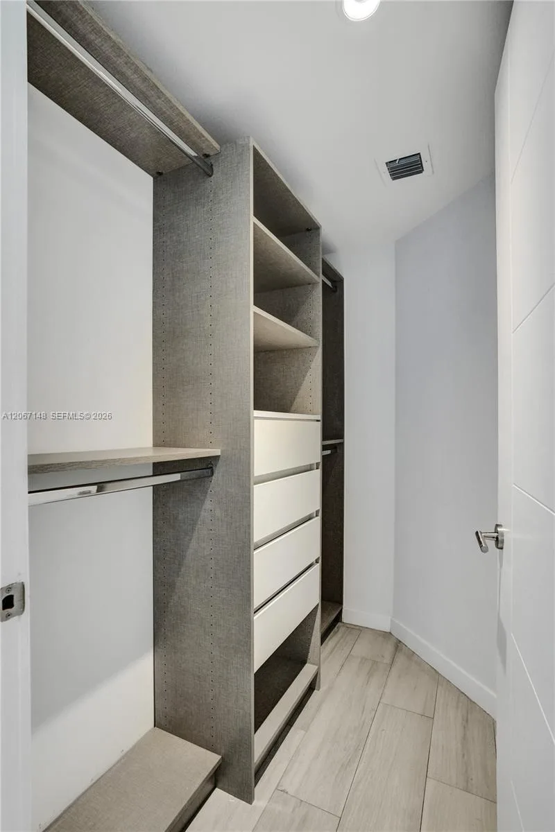 1010 SW 2nd Ave # 1708, Miami, FL 33130 photo 12