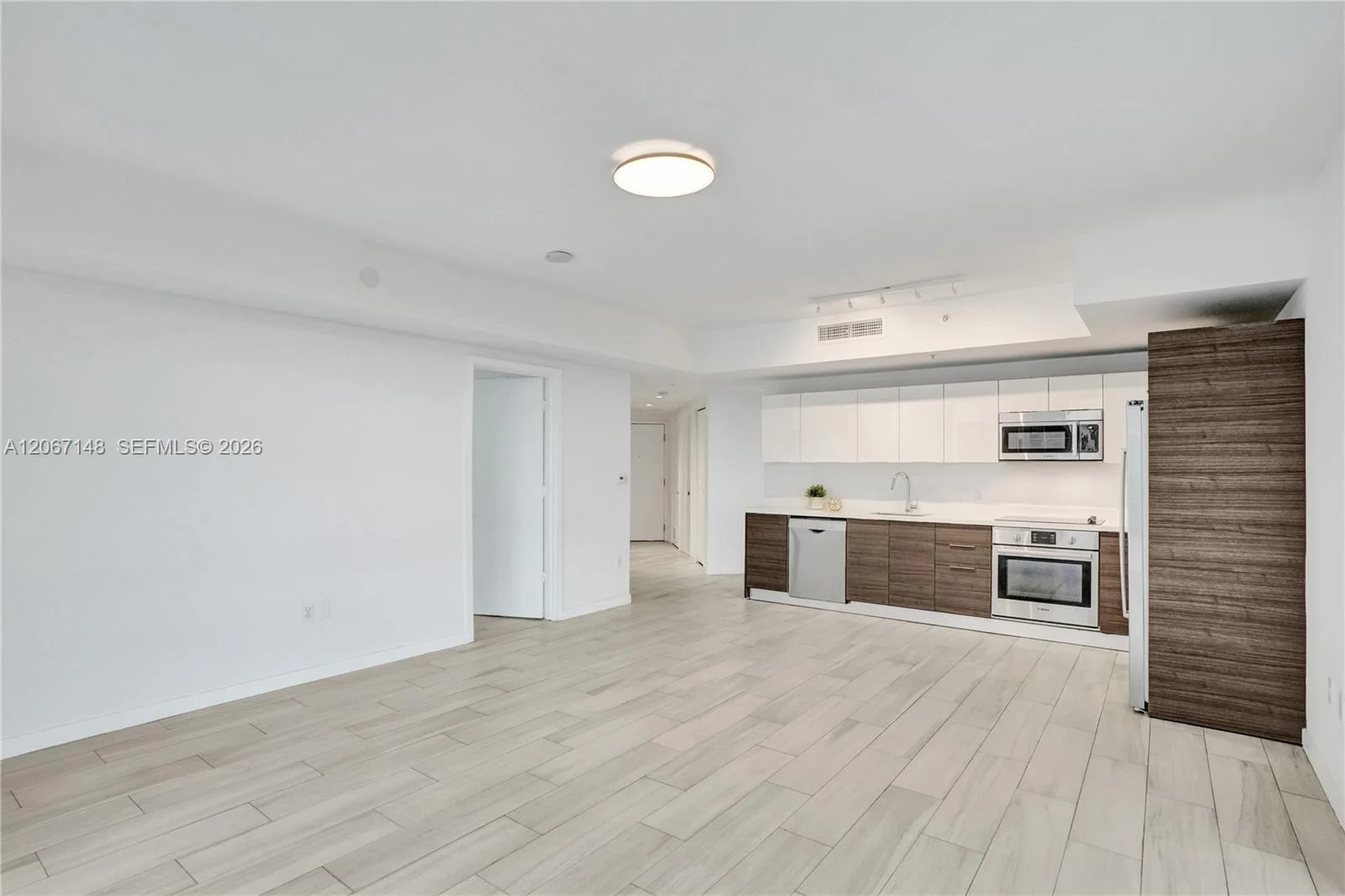 1010 SW 2nd Ave # 1708, Miami, FL 33130 photo 4