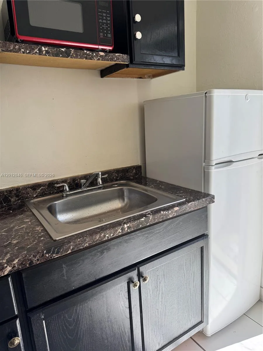 1822 Cleveland St # 4, Hollywood, FL 33020 photo 2