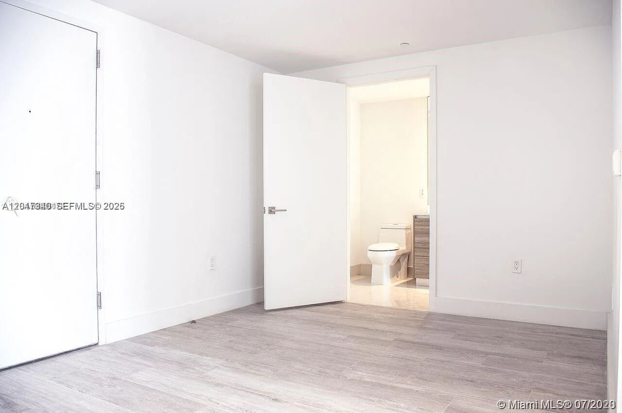 121 NE 34th St # 806, Miami, FL 33137 photo 11