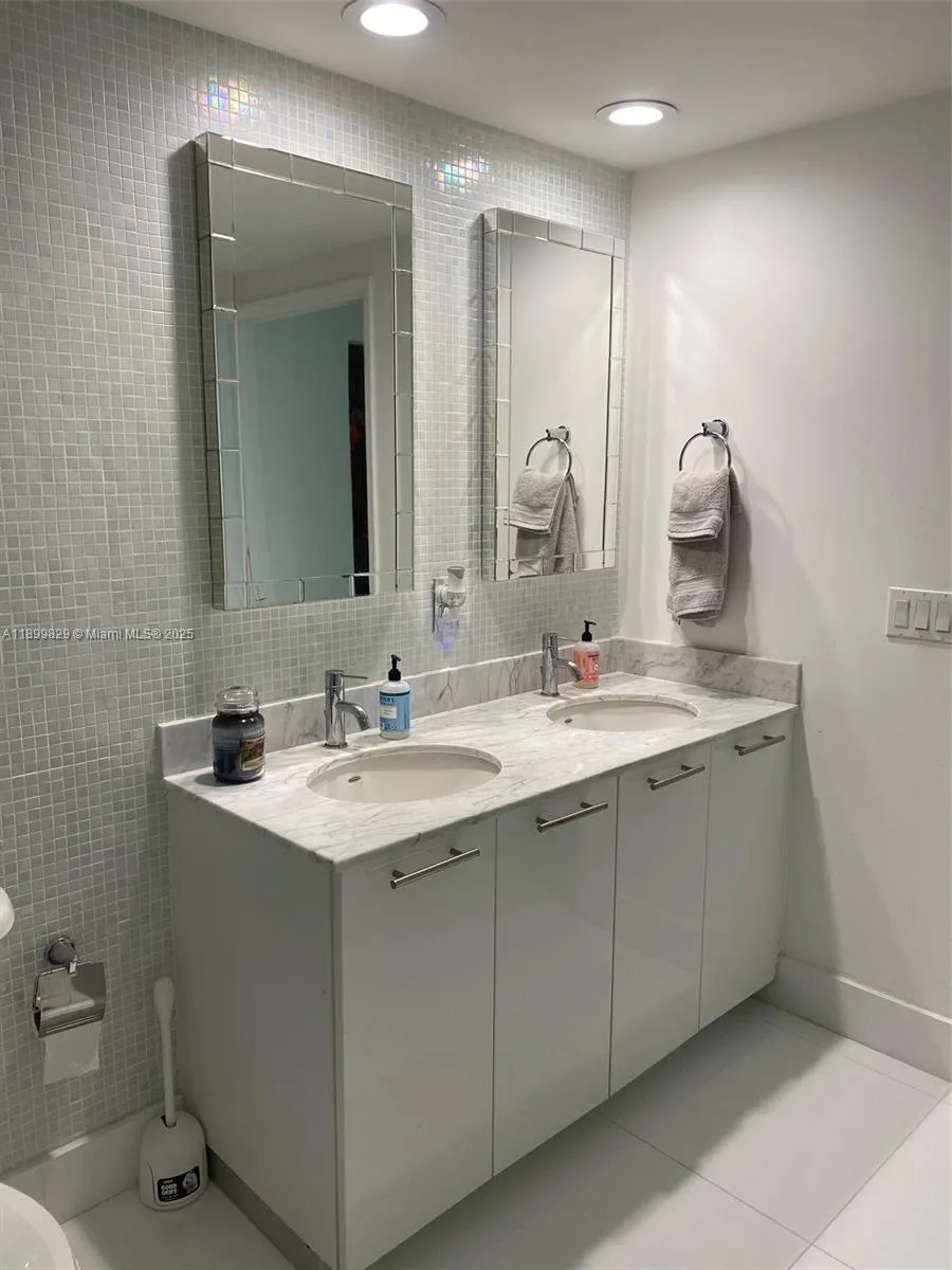 950 Brickell Bay Dr # 2707, Miami, FL 33131 photo 11