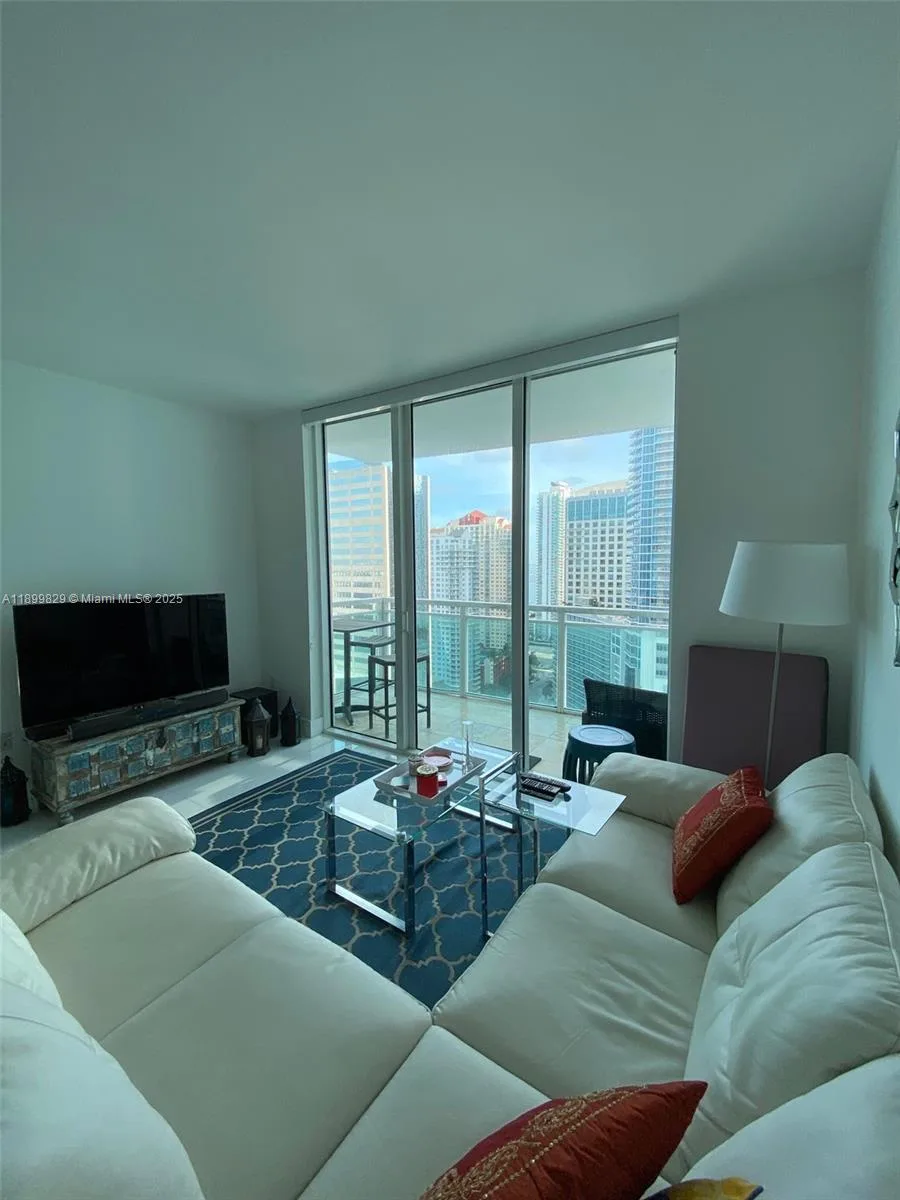 950 Brickell Bay Dr # 2707, Miami, FL 33131 photo 4