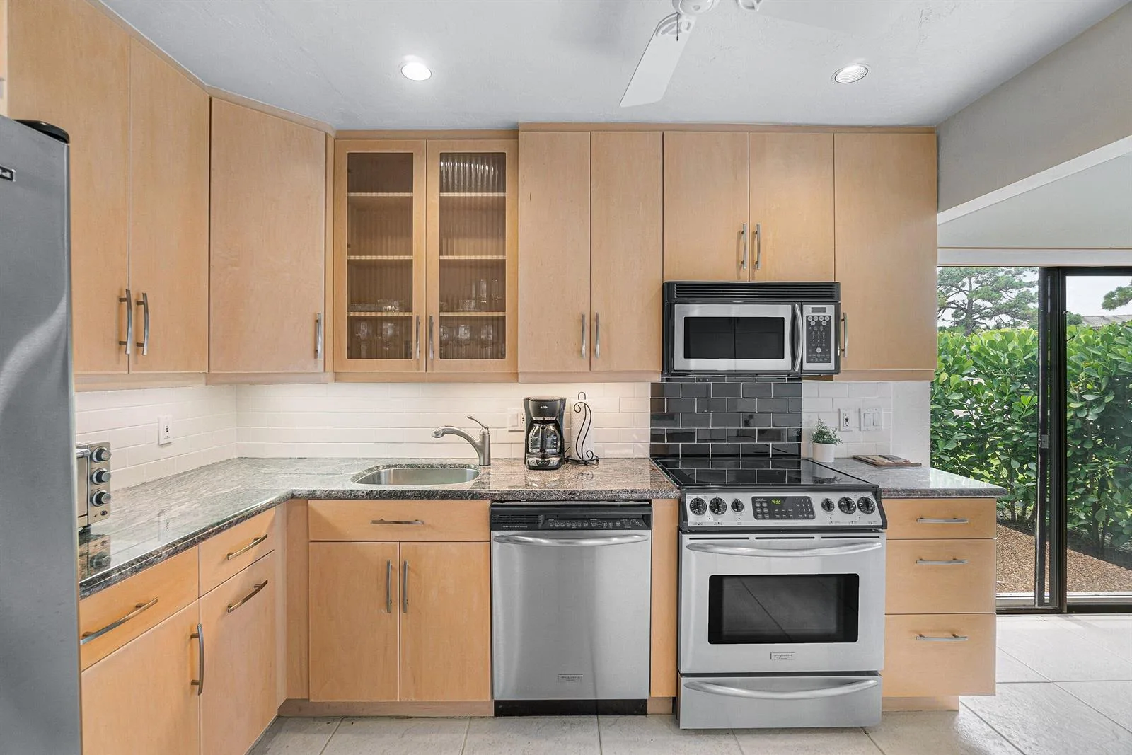 27 Stratford Lane W # D, Boynton Beach, FL 33436 photo 7