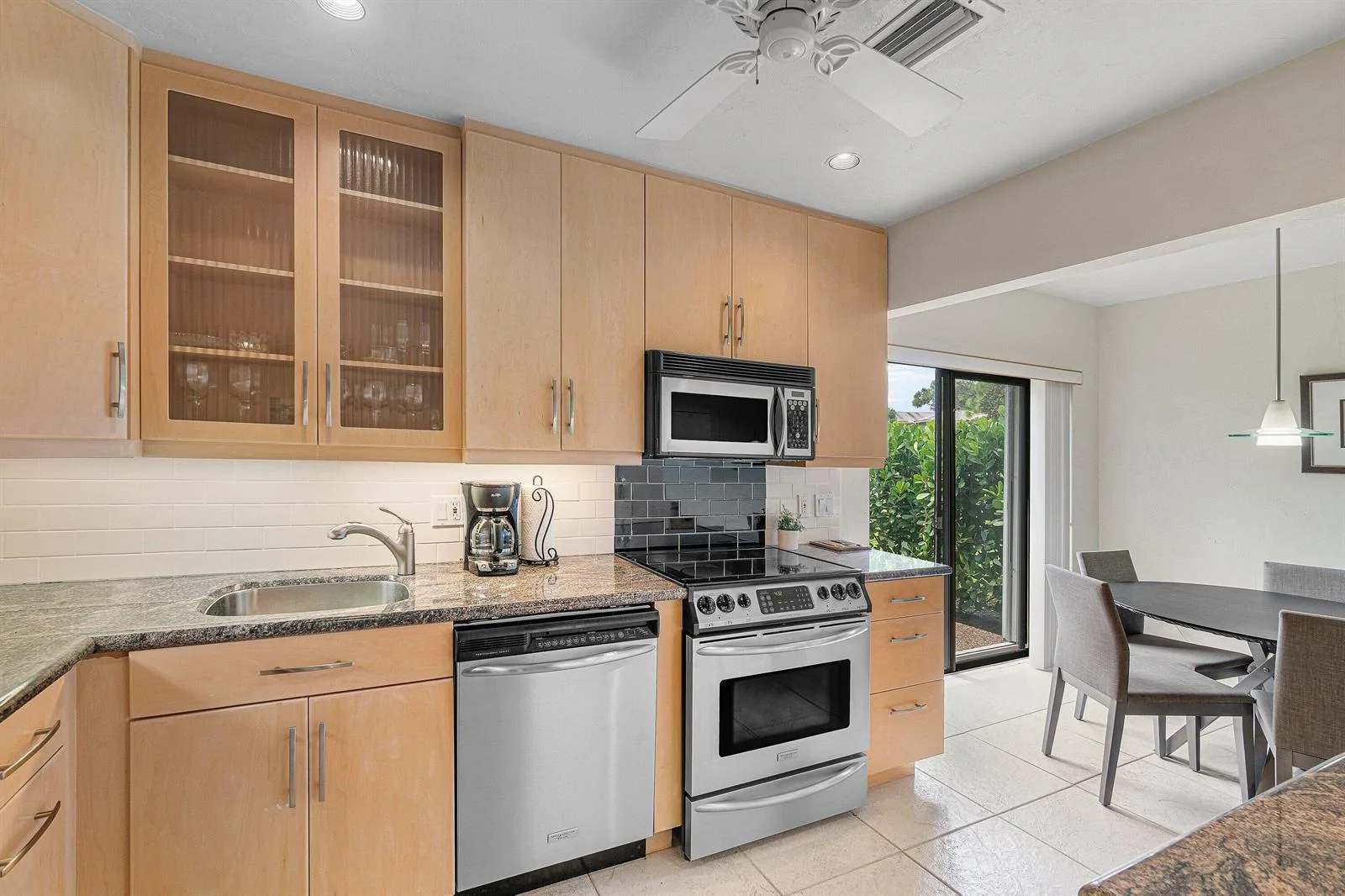 27 Stratford Lane W # D, Boynton Beach, FL 33436 photo 8
