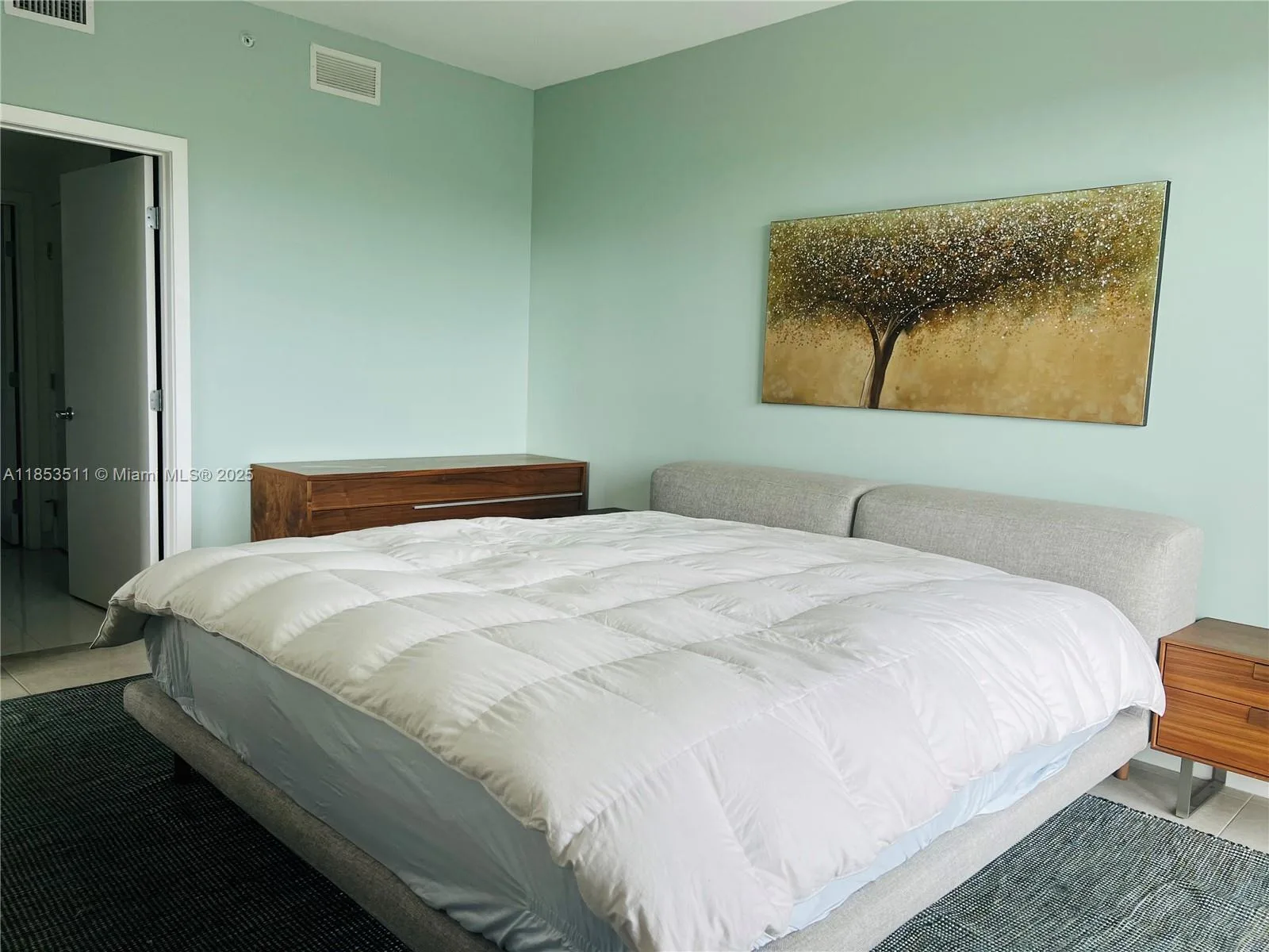 16385 Biscayne Blvd # 421, North Miami Beach, FL 33160 photo 9