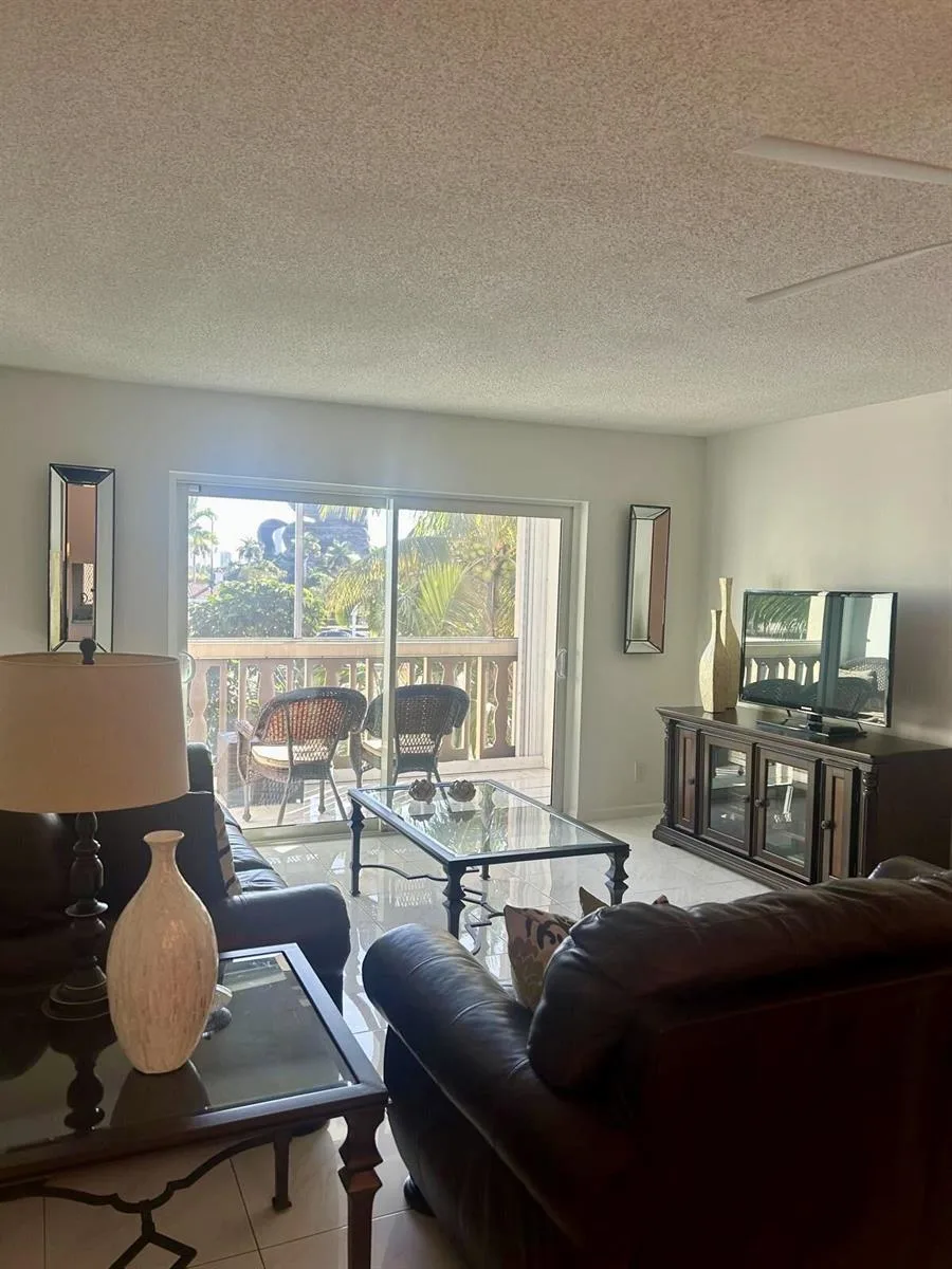 410 SE 2nd Street # 323, Hallandale Beach, FL 33009