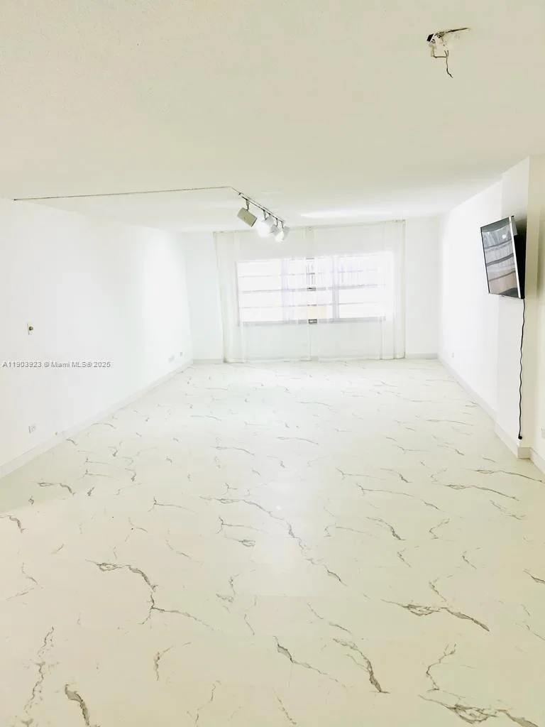 231 174th St # MO-3, Sunny Isles Beach, FL 33160 photo 3