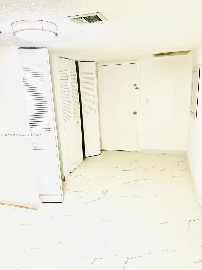 231 174th St # MO-3, Sunny Isles Beach, FL 33160 photo 4