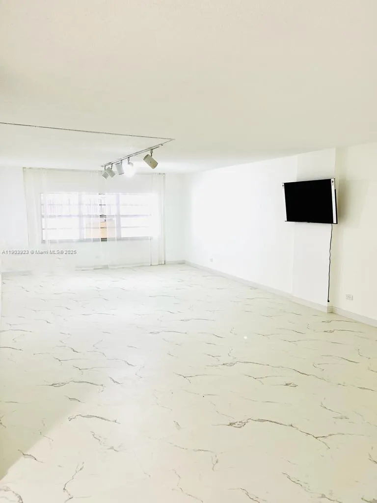 231 174th St # MO-3, Sunny Isles Beach, FL 33160 photo 5