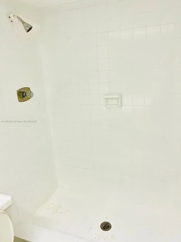 231 174th St # MO-3, Sunny Isles Beach, FL 33160 photo 7