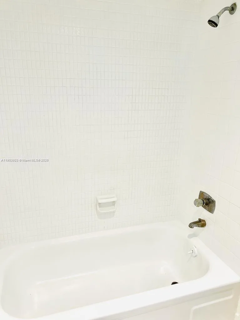 231 174th St # MO-3, Sunny Isles Beach, FL 33160 photo 9