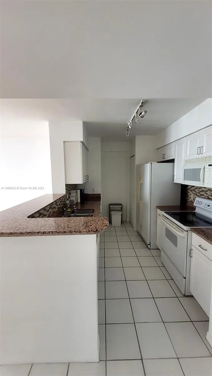 1155 Brickell Bay Dr # 2805, Miami, FL 33131