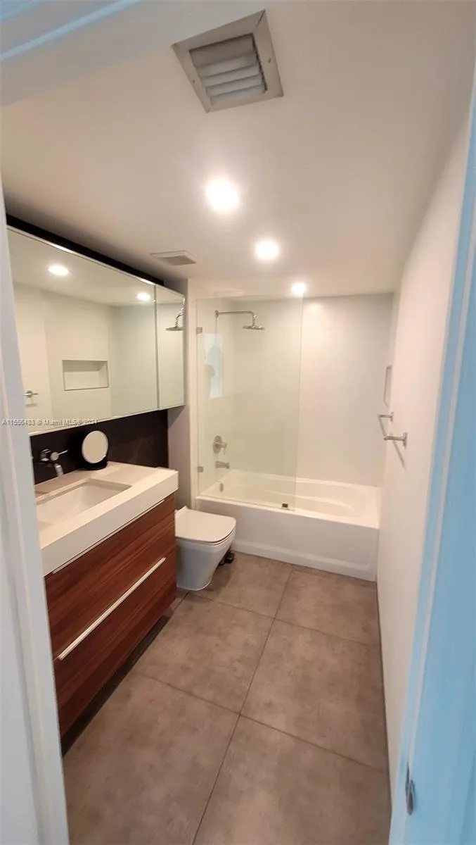 1155 Brickell Bay Dr # 2805, Miami, FL 33131 photo 2