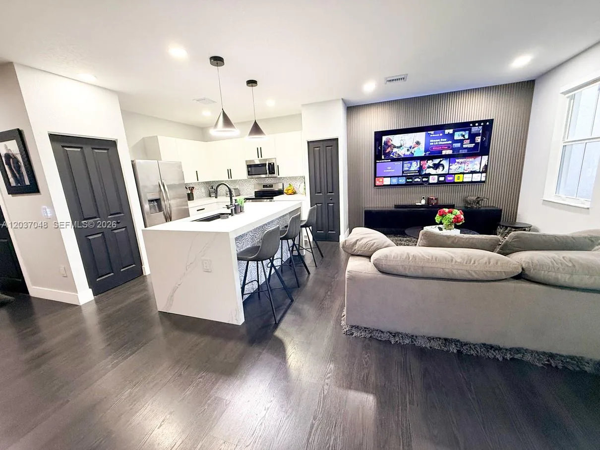 11967 NW 46th St, Coral Springs, FL 33076