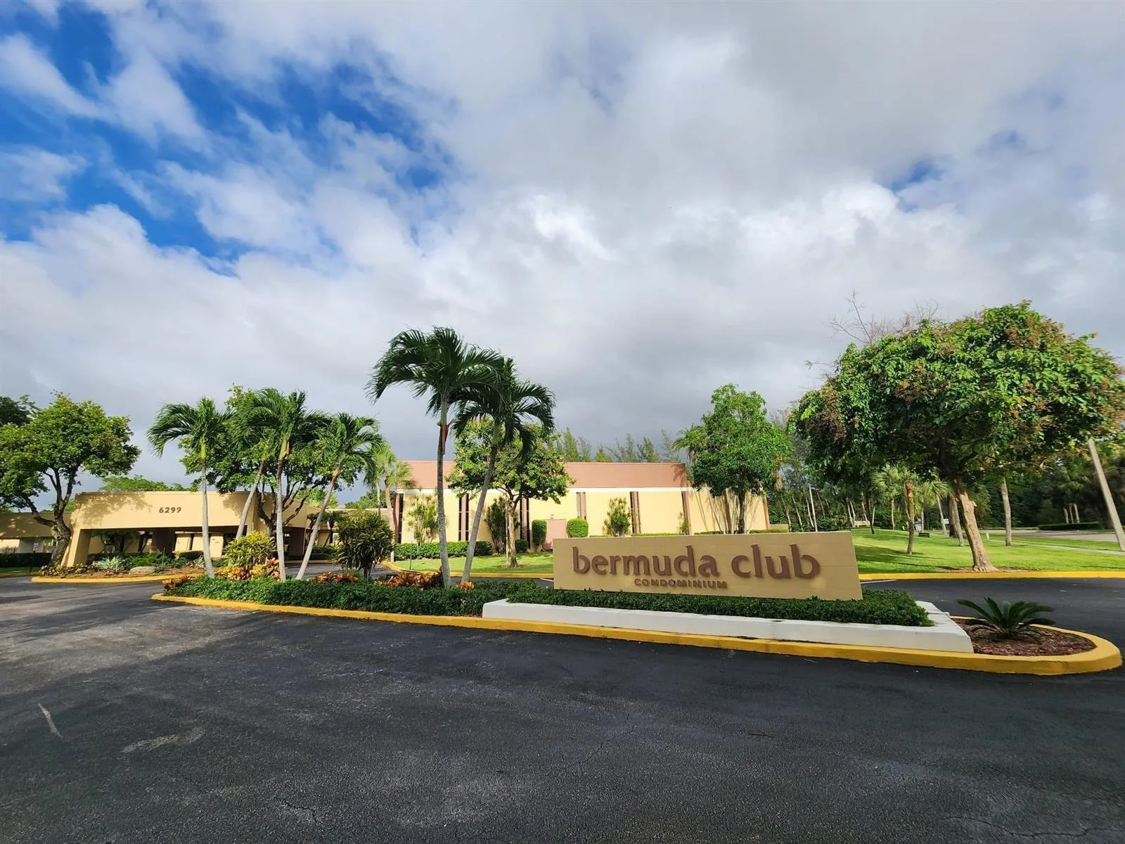 5851 NW 62nd Avenue # 105, Tamarac, FL 33319