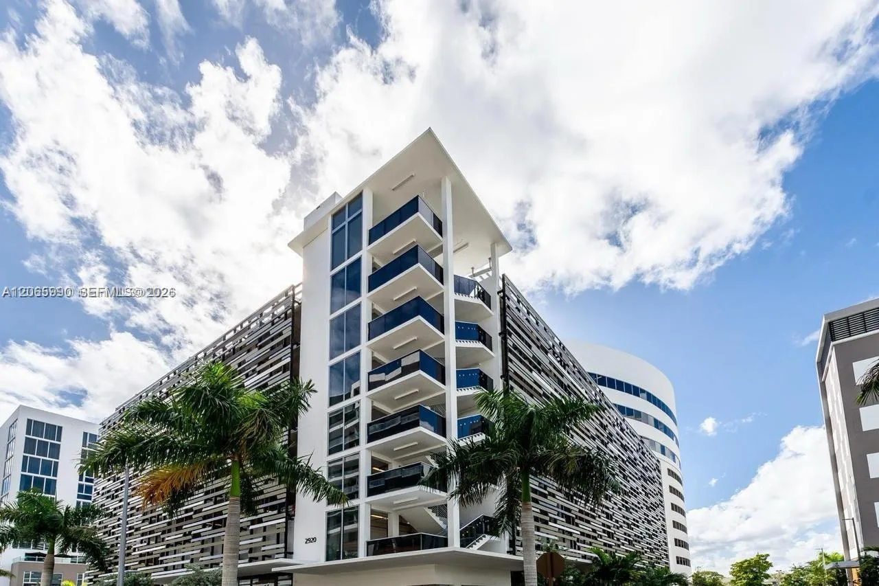 2920 NE 207th St # 801, Aventura, FL 33180