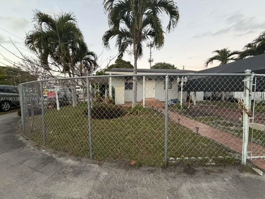 501 SE 1st St, Hialeah, FL 33010 photo 2