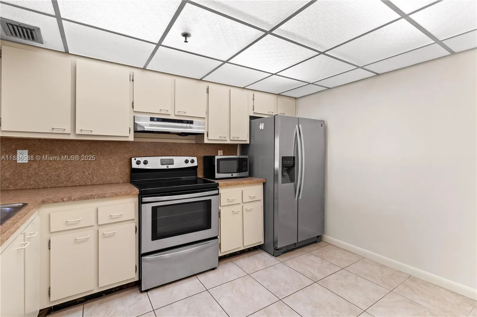 2625 Collins Ave # 608, Miami Beach, FL 33140 photo 2