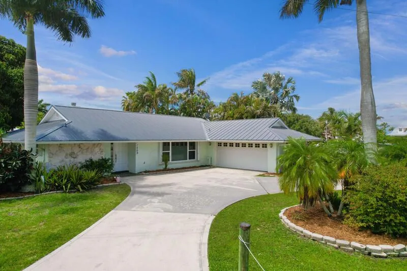 1209 SW Dyer Point Road, Palm City, FL 34990 photo 2