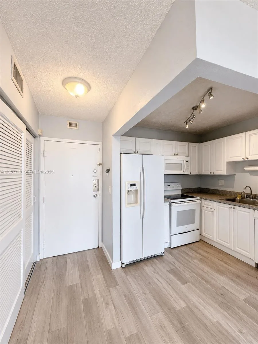 1465 NE 123rd St # 609, North Miami, FL 33161 photo 6