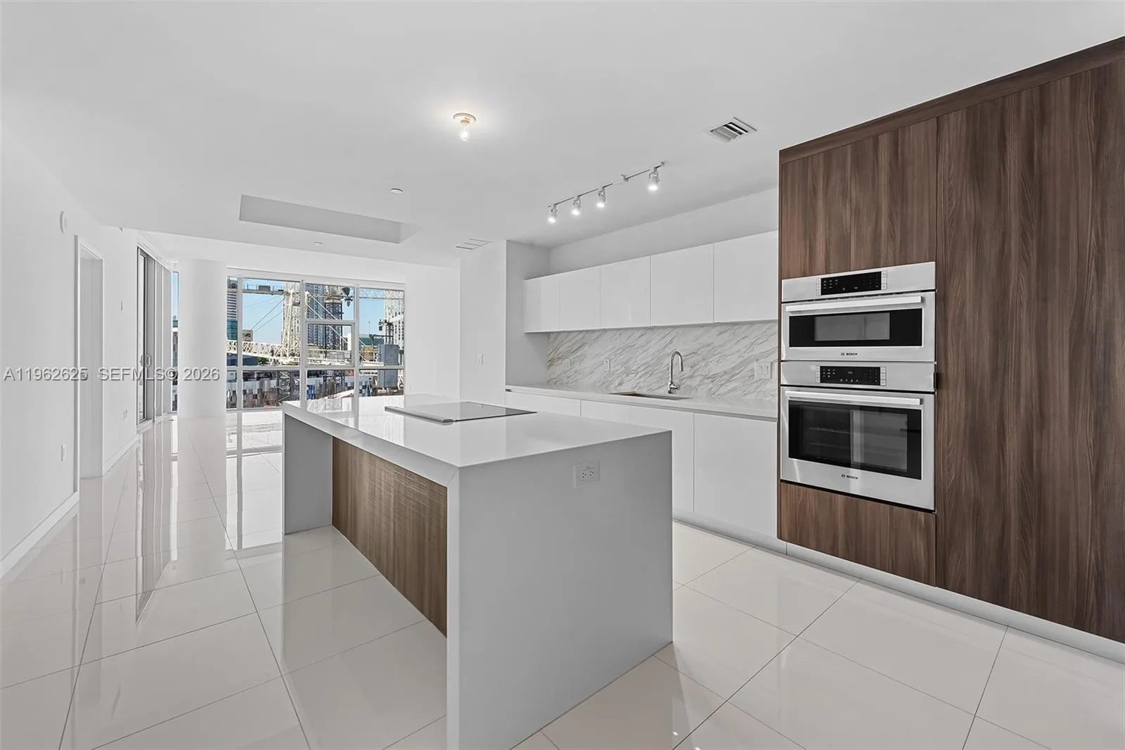 851 NE 1st Ave # 1012, Miami, FL 33132 photo 12