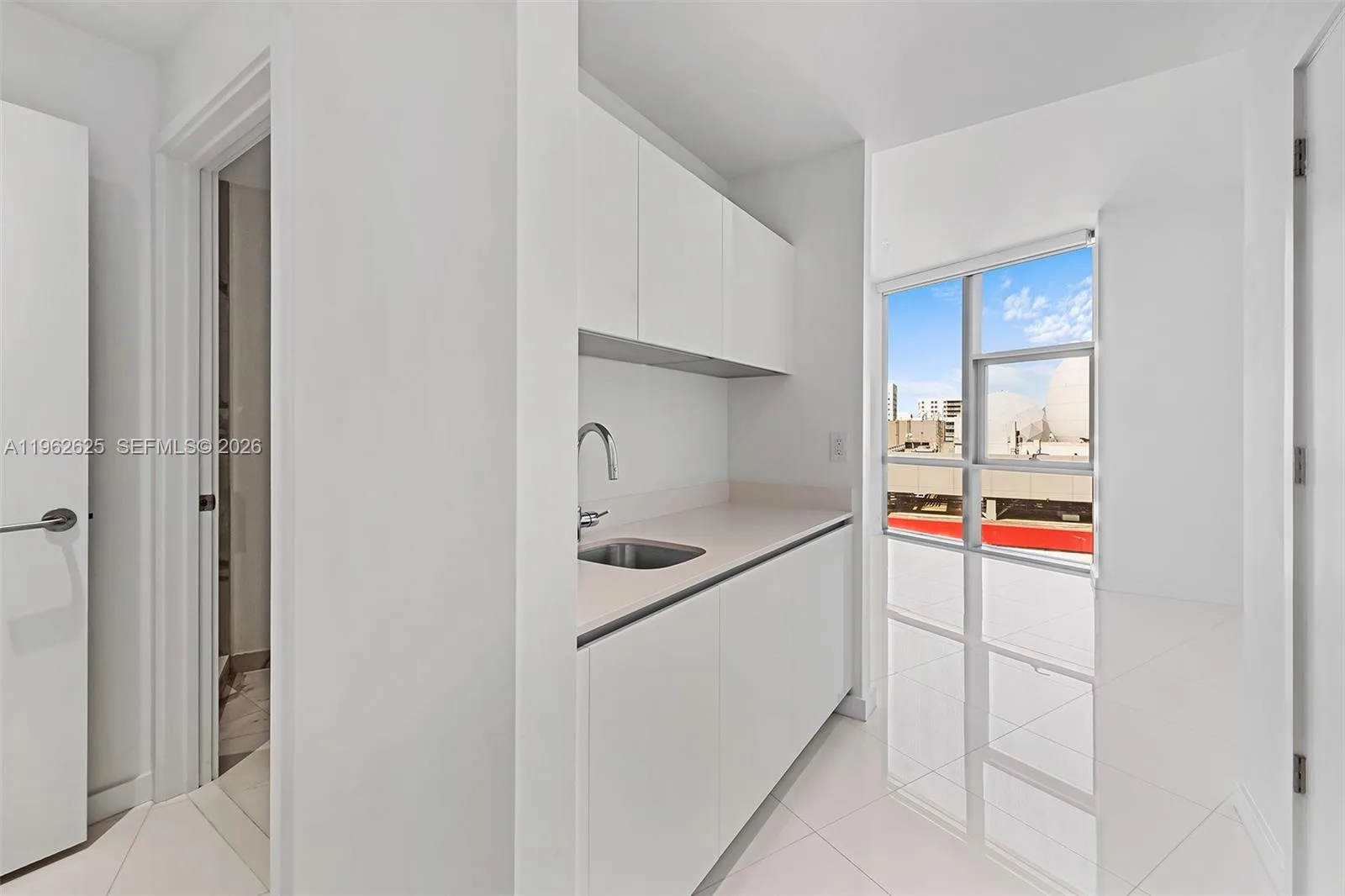 851 NE 1st Ave # 1012, Miami, FL 33132 photo 7