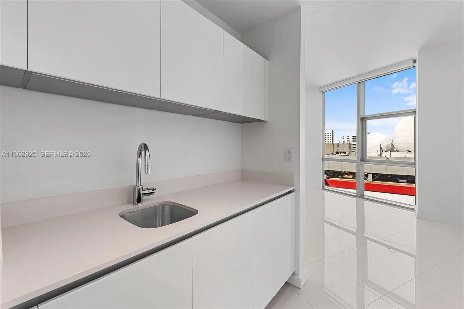 851 NE 1st Ave # 1012, Miami, FL 33132 photo 8