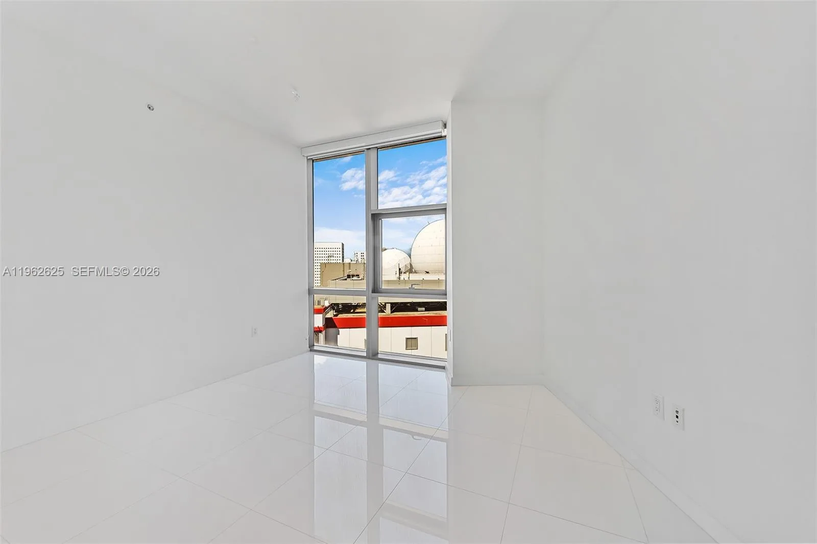 851 NE 1st Ave # 1012, Miami, FL 33132 photo 9