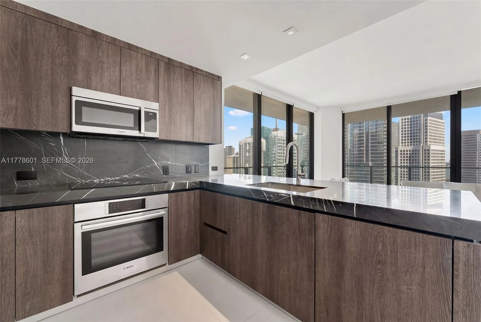 88 SW 7th Street # 2411, Miami, FL 33130 photo 3