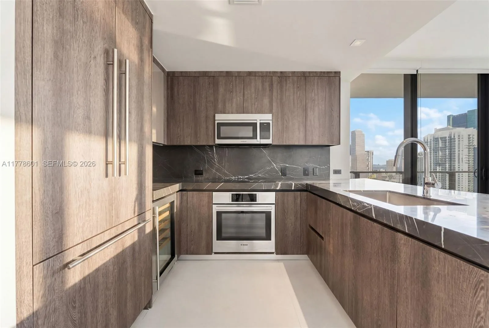 88 SW 7th Street # 2411, Miami, FL 33130 photo 4