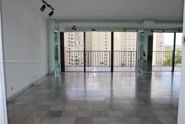 1800 NE 114th St # 1108, Miami, FL 33181 photo 2