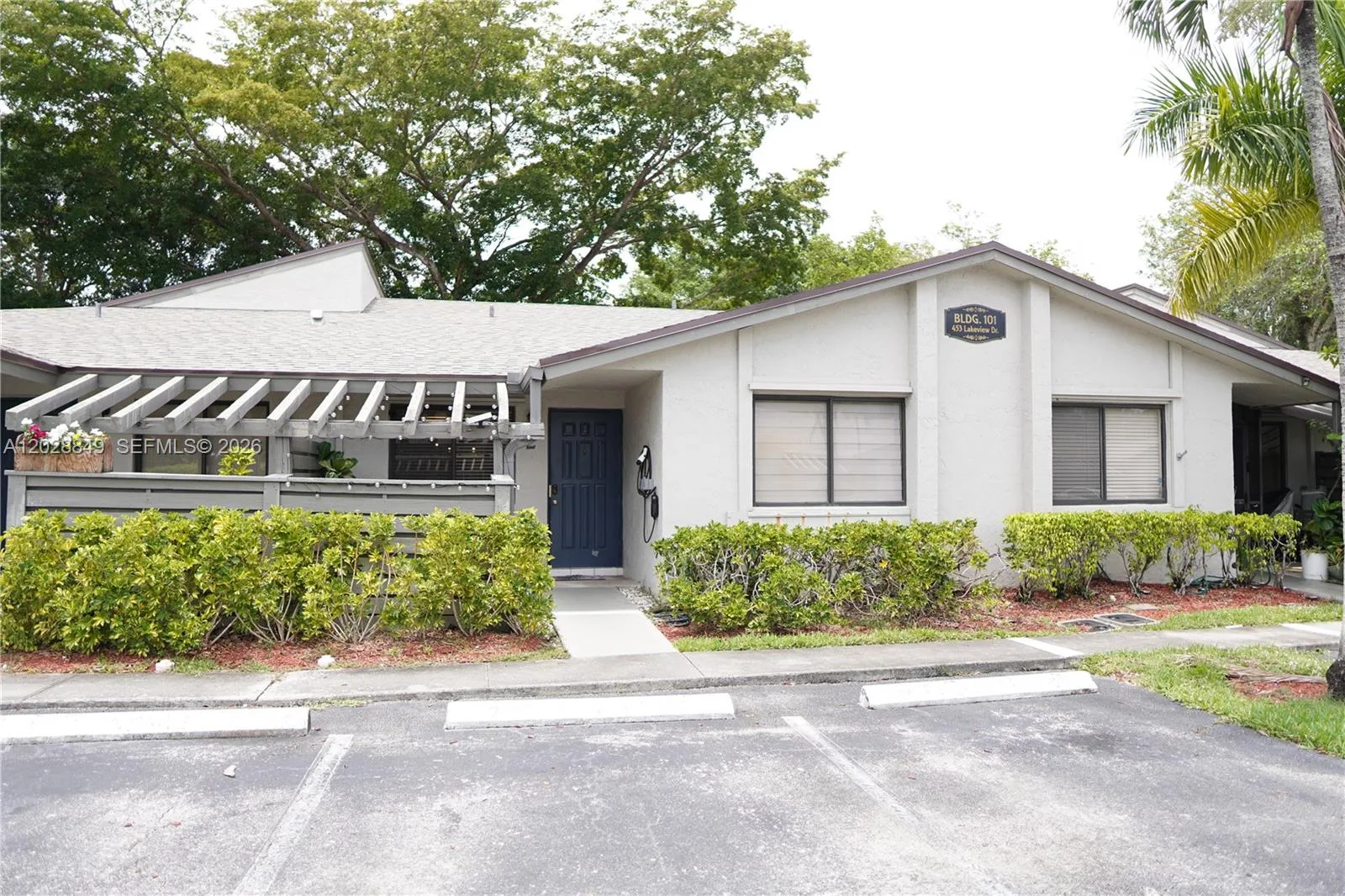 453 Lakeview Dr # 2, Weston, FL 33326