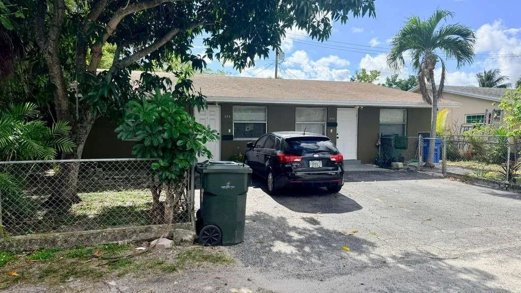 280 NE 40th Court, Oakland Park, FL 33334 photo 3