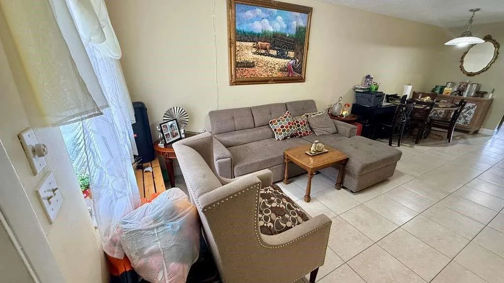 280 NE 40th Court, Oakland Park, FL 33334 photo 4