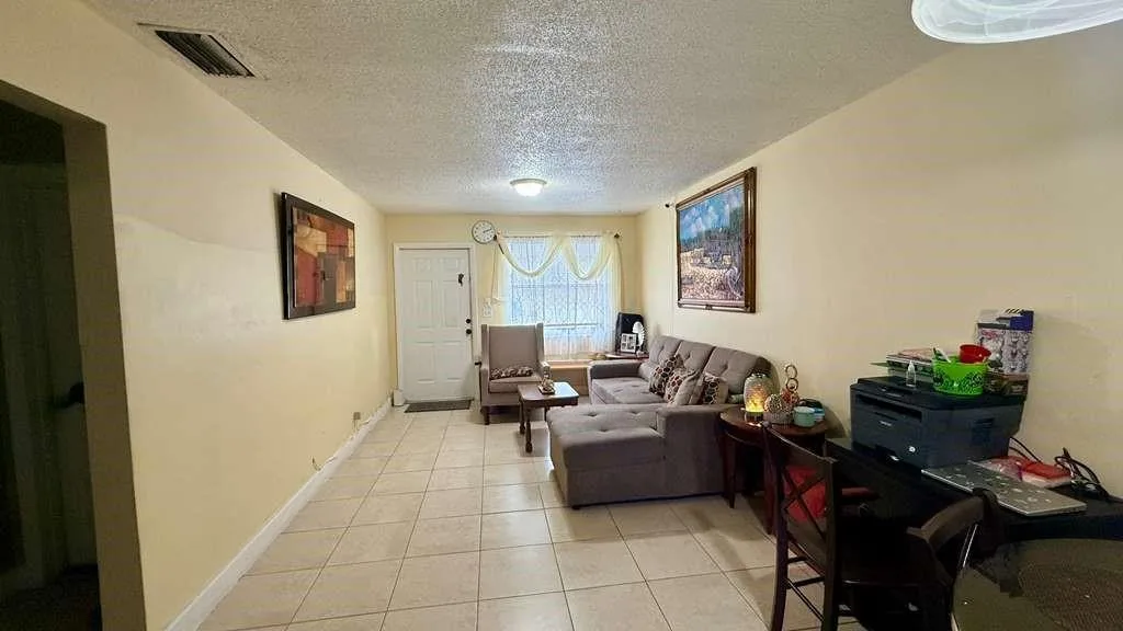 280 NE 40th Court, Oakland Park, FL 33334 photo 5