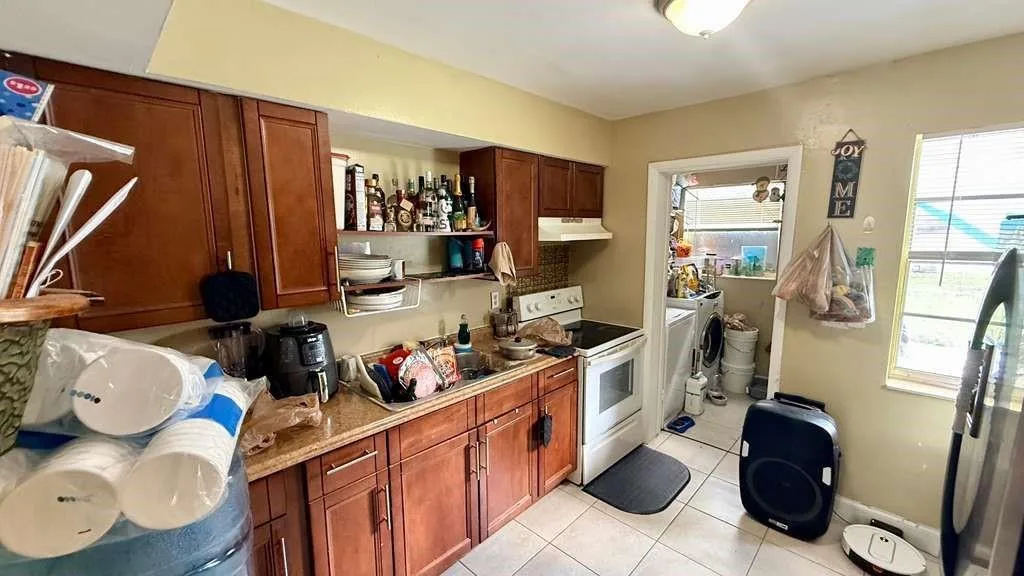 280 NE 40th Court, Oakland Park, FL 33334 photo 8