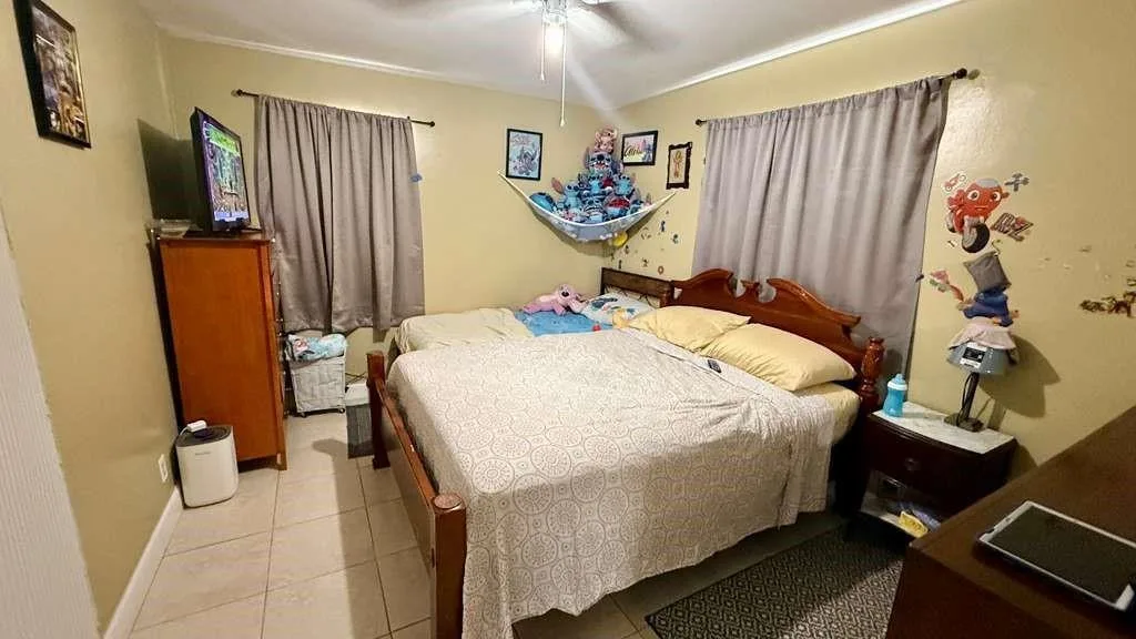 280 NE 40th Court, Oakland Park, FL 33334 photo 9