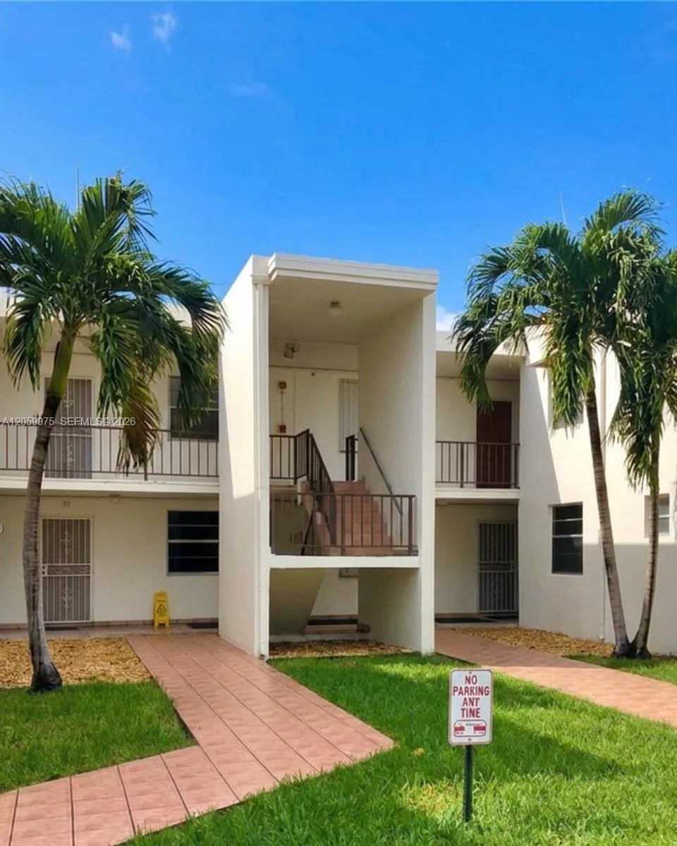 8990 SW 24th St # 19, Miami, FL 33165